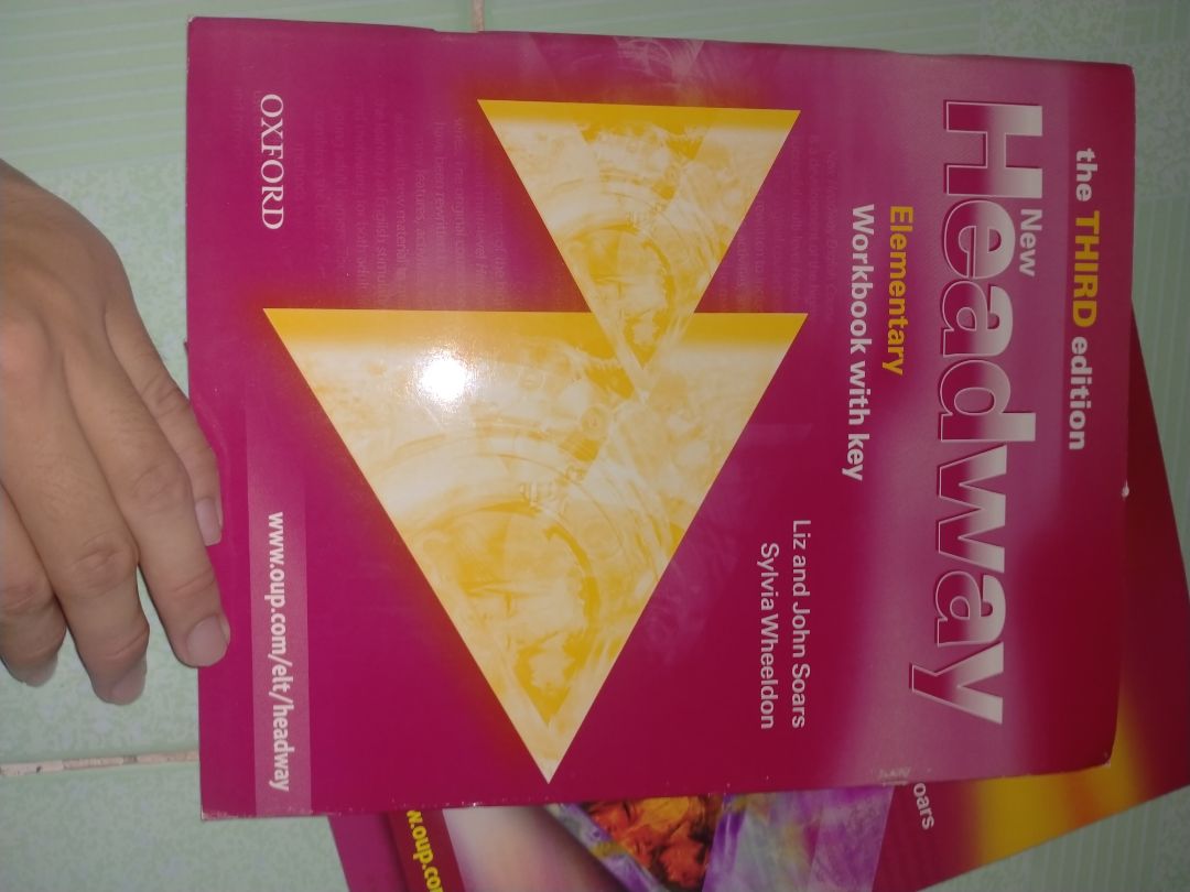 Nội dung và hình ảnh chất lượng như mẫu mong đợi. Bìa sách có chút bụi