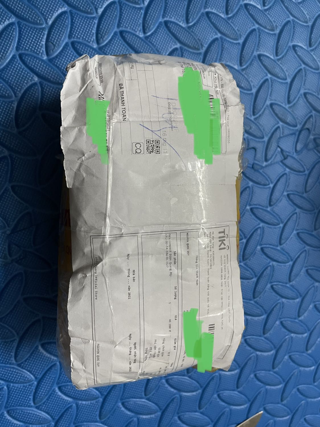 Hàng mua lúc sales giá rẻ hơn bên ngoài , đóng gói cẩn thận nhưng vận chuyển bị móp hết tý vỡ bên trong. Sau vận chuyển nên nhẹ tay hơn