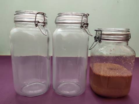 2 bình bên trái mình mới nhận của GTHSHOP, không nhãn mác, thủy tinh không dập nổi tên thương hiệu Fido, dưới đáy bình cũng không có để số dung tích.
Bình bên phải là bình Fido cũ mình đang dùng, nhìn qua đã thấy rõ sự khác biệt.
Mình muốn trả hàng.