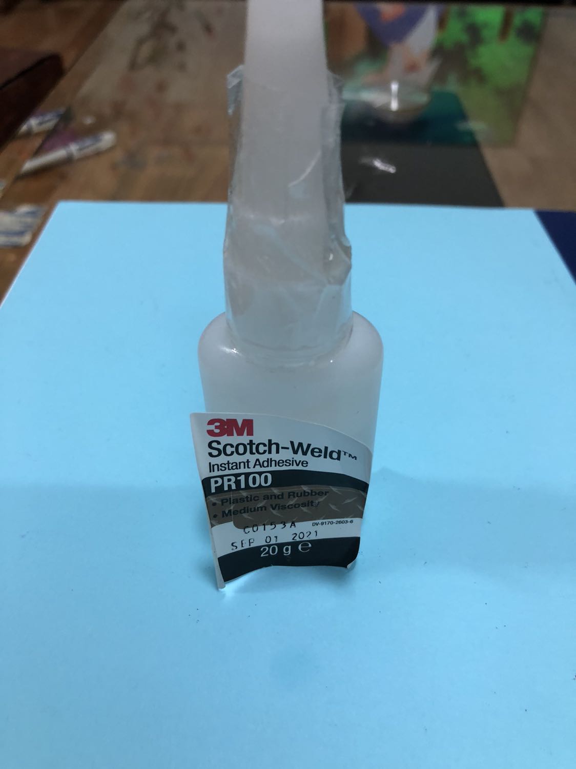 Hàng đã nhận nhưng không giống quảng cáo. Tem mác bong chóc giống hàng nhái hàng fake. Dán cao su thấy điểm dán bị giòn dễ gãy , khô để lại vết mầu trắng trên bề mặt không khác gì keo 502. Về cơ bản không hài lòng