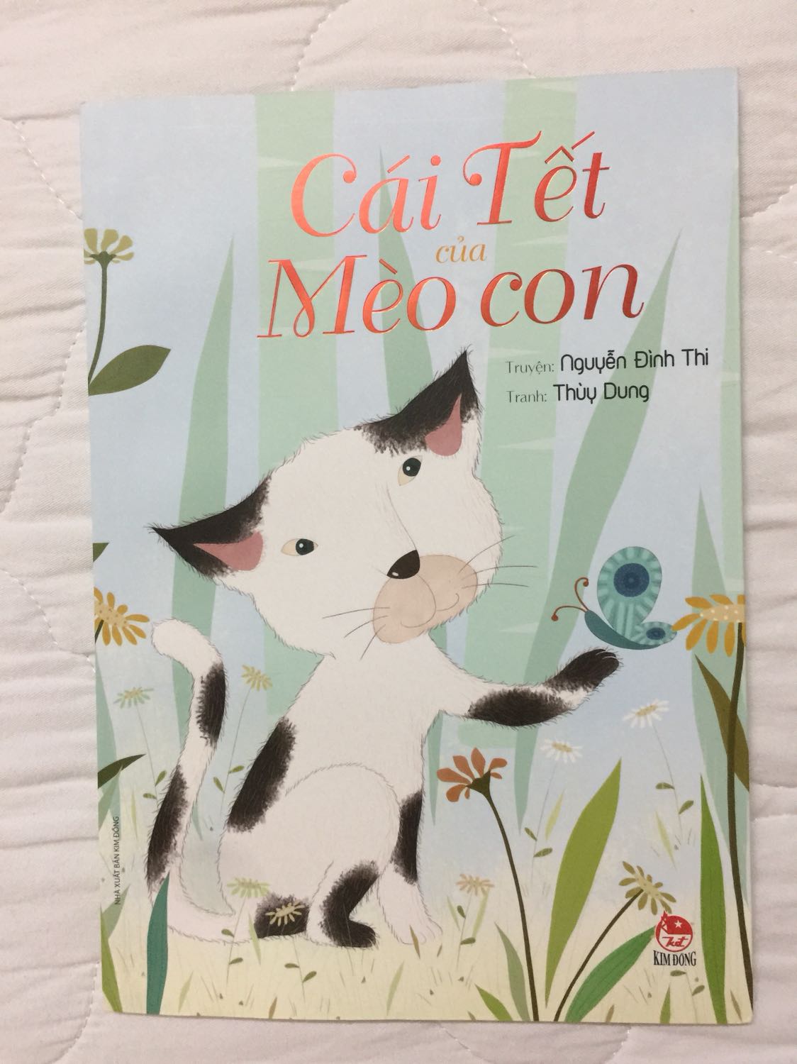 Truyện ngắn nên đọc nhanh hết lắm. Giấy trắng nên đọc có vẻ hơi mỏi mắt nhưng mà cũng ok. Ko sao cả