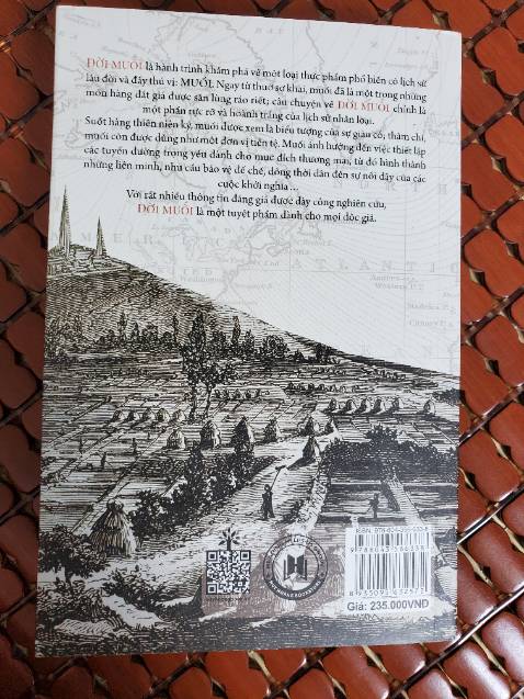 Sách nhiều nội dung phong phú liên quan đến đời sống chứ không chỉ riêng muối. Tuy nhiên "Muối" là một tiến trình lịch sử chứ không đơn giản như vị mặn của nó. Đáng đọc, đáng suy ngẫm và cũng đáng để mua sách.