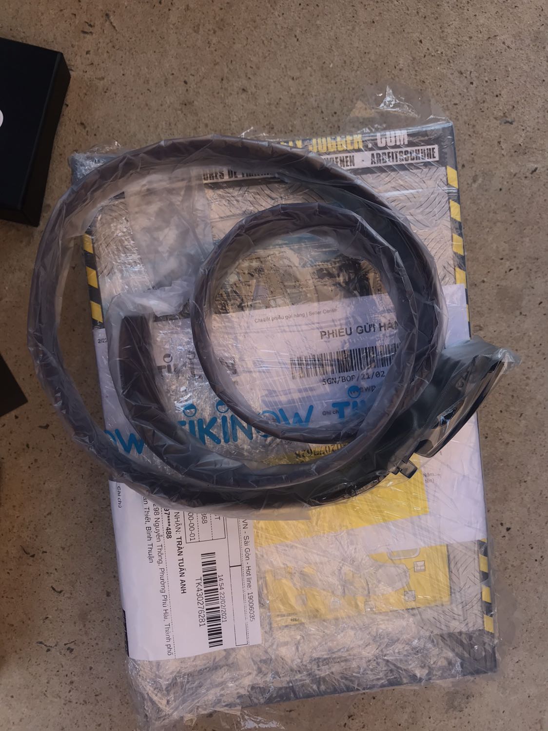 + Vừa mới nhận hàng được 1 lúc
+ Sản phẩm đóng gói cẩn thận, kỹ càng
+ Màu sắc thực tế đúng với hình ảnh đã miêu tả
+ Cầm sản phẩm trên tay cảm nhận hàng tốt và yên tâm, sơ bộ đánh giá vừa tầm tiền. 
+ Độ bền màu da và độ bền chất lượng sản phẩm, mình dùng 1 thời gian sẽ update lên đánh giá thêm
+ Like mạnh và chúc Shop ngày càng phát triển hơn.