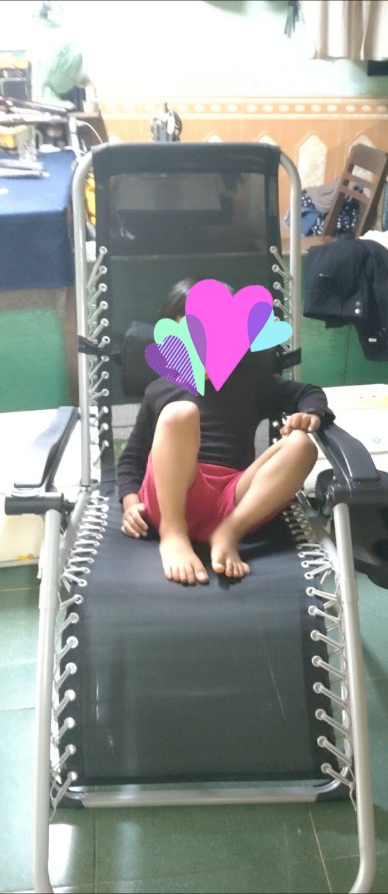 Giao hàng về Gia Lai nhưng siêu nhanh, mình đặt sáng 24-6 mà chiều 25-6 đã nhận được ghế rồi nha. Ghế không bị hư hỏng gì hết, cảm nhận là ghế chắc chắn, đẹp, còn về chất lượng thì phải sau 1 thời gian dùng mình mới đánh giá được. Mua cho ba mà cháu mình rất thích nên ba mình không có ghế ngôi luôn.