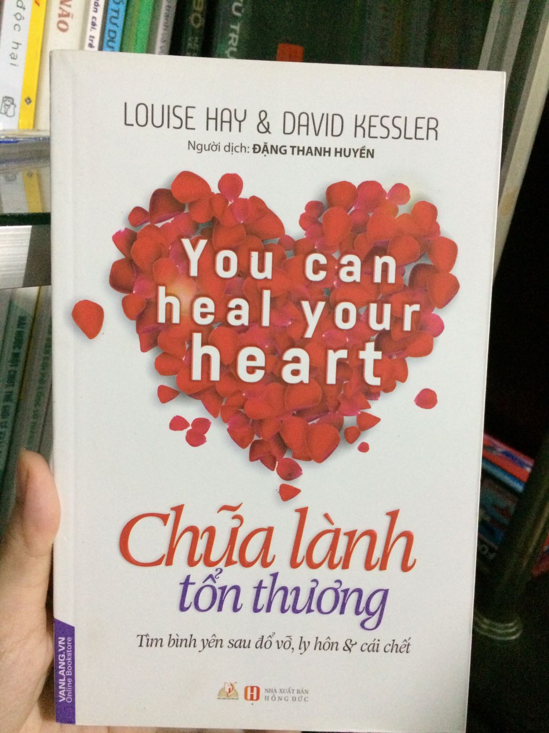 Bìa rất đẹp, giấy ổn. Mình có mua thêm chữa lành nỗi đau của cùng tác giả. Ai cảm thấy đang bị tổn thương về tinh thần có thể mua đọc thêm, hy vọng chúng ta có thể dễ dàng vượt qua! Bìa rất đẹp, giấy ổn. Mình có mua thêm chữa lành nỗi đau của cùng tác giả. Ai cảm thấy đang bị tổn thương về tinh thần có thể mua đọc thêm, hy vọng chúng ta có thể dễ dàng vượt qua!