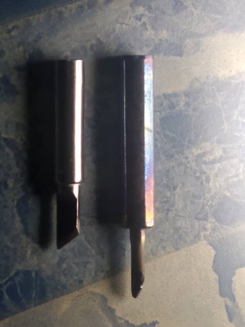 Đưa không đúng loại mũi hàn, lên cái hình ghi rõ kích thước là 37mm, mũi 19mm, mà rốt cuộc đo lại ngắn ngủn có 25mm, mũi 15mm, hoàn toàn gắn không vừa mỏ hàn 907. Chưa kể nhắn tin cho shop mà làm lơ, giả bộ không thấy, không trả lời.