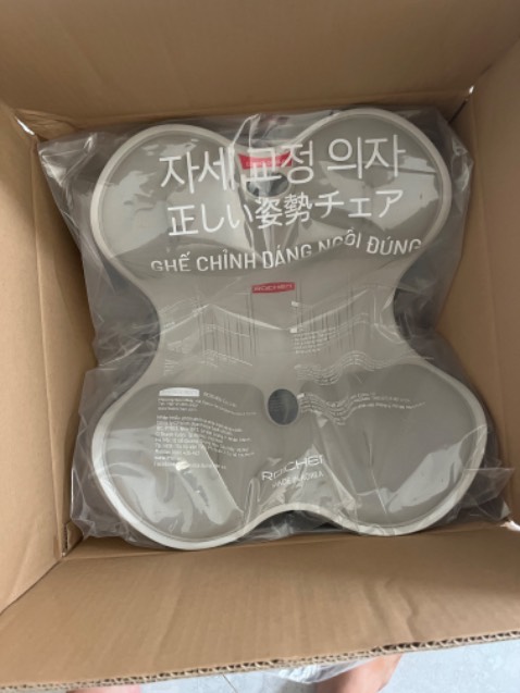 Đã mua một cặp, ghế bền cứng cáp, ngồi thẳng lưng hẳn, dùng thêm một thời gian xem sao Đã mua một cặp, ghế bền cứng cáp, ngồi thẳng lưng hẳn, dùng thêm một thời gian xem sao