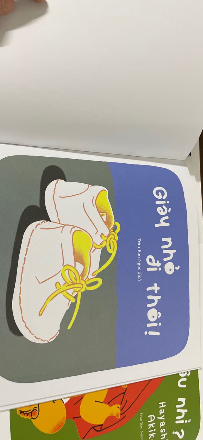 Hình ảnh rõ nét, màu in đẹp, có 2 loại chất liệu giấy: giấy nhám và giấy bóng, cả 2 loại đều bắt mắt, nội dung đơn giản dễ thương, phù hợp với trẻ nhỏ