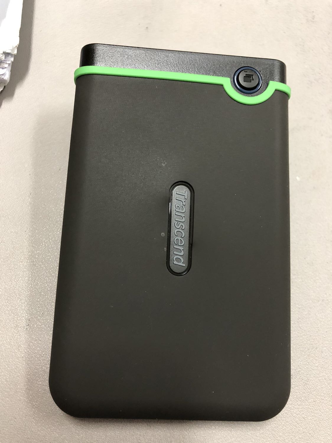 Đã sử dụng 2 ngày, ổ nhanh, không nóng, kết nối với các cổng usb trên máy tính và tivi sử dụng tốt. Mình chưa nhận được hoá đơn và phiếu bảo hành