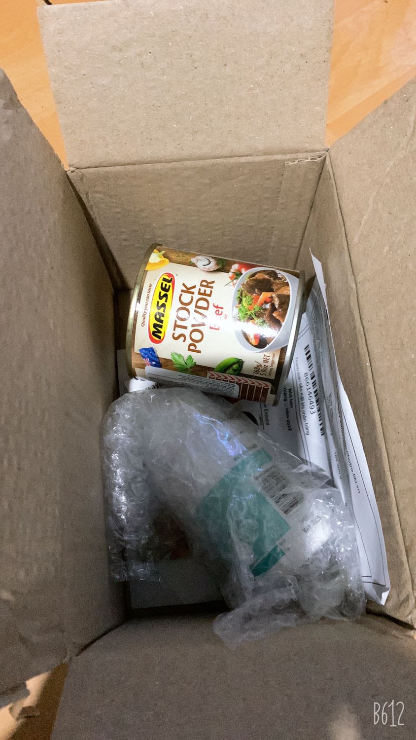 Tiki giao hàng đúng ngày, a shipper vui vẻ nhiệt tình. Đây là hộp thứ hai mình đặt, lần này đặt còn có quà tặng, cảm ơn shop nhé. khi mở nắp hộp thuốc thì lớp seal bên trong đã bung ra rồi.