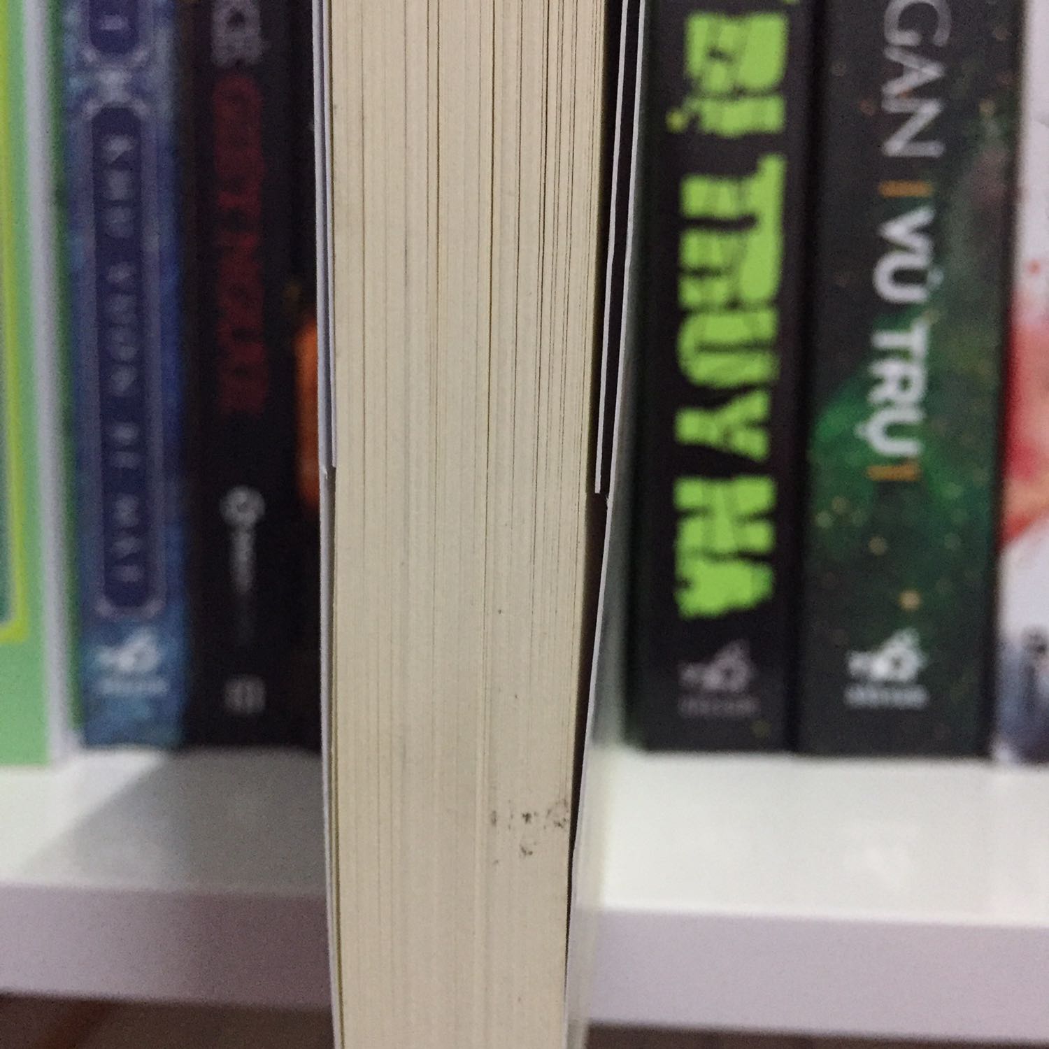 Mình đã mua hàng tại Tiki khá lâu rồi, từ khoảng 2015 đến 2016, và hiện tại thì mình đang thật sự thất vọng và chán nản với cách làm việc của Tiki :) Sách được giao đến mình cũ và bẩn đến mức không thể nào tưởng tượng được nhưng mình cũng xin phép không đổi trả hàng :> vì khoảng vào ngày 24/10 đến 28/10 mình có 2 đơn hàng được Tiki bảo là đổi sách mới cho mình nhưng đến tận ngày hôm nay thì vẫn chưa hề thấy, nói chung thì cách làm việc và chất lượng sản phẩm của Tiki đã thay đổi quá nhiều rồi ^^