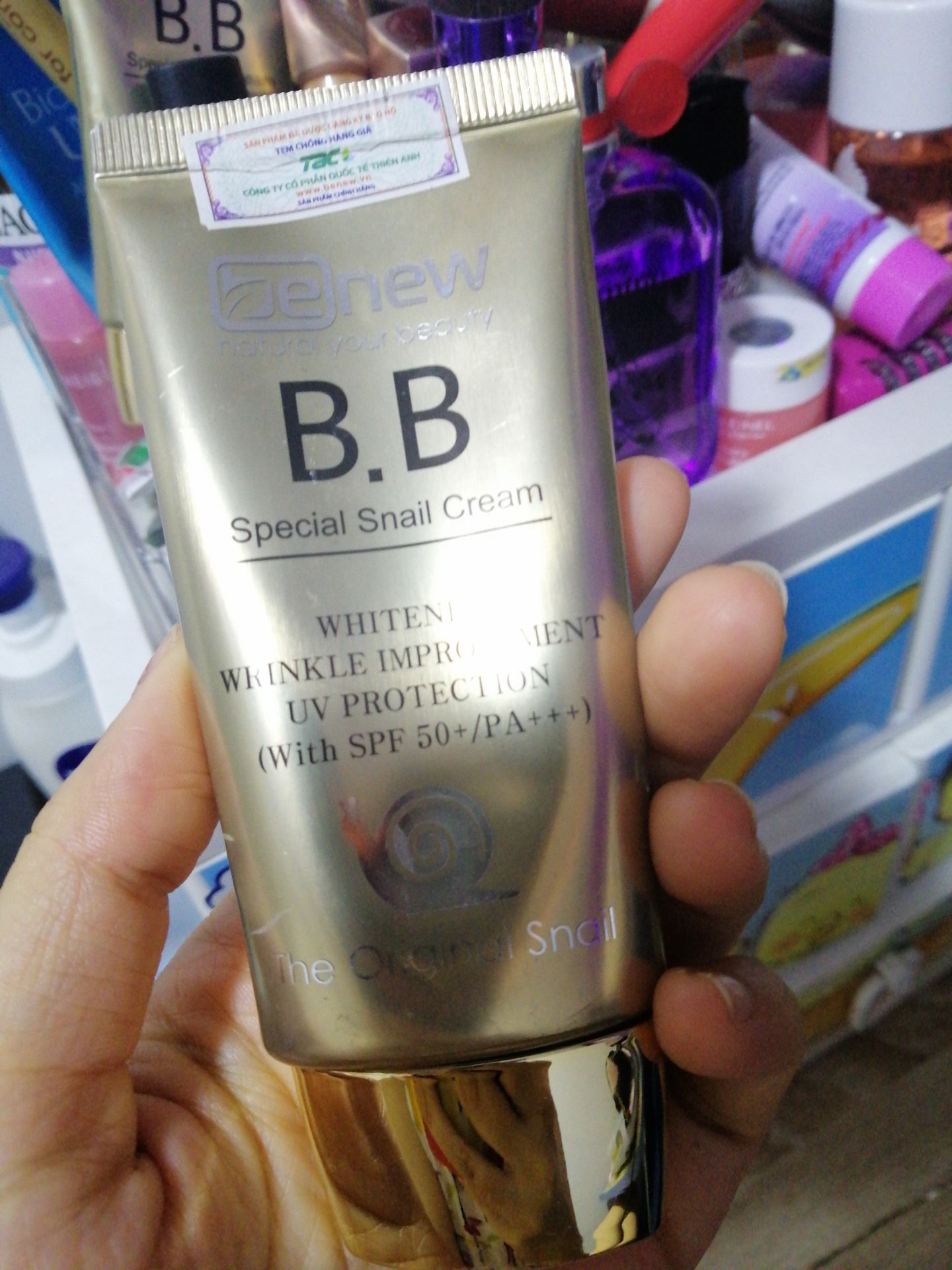 Xài đến tuýp thứ 4 rồi, rất hài lòng. Kem tiệp vào da tạo lớp nền rất tự nhiên, nhiều lúc không ai nhận ra là mình trang điểm