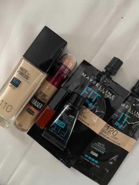 Chất kem nền này thì dùng thích lắm, lần trước mua 109 thì tệp màu da, nhưng xuống tông thì hơi tối, thấy cái 110 sáng hơn chút  nên mua thử thì ai dè trắng bách luôn, nên mua 118 hoặc 109 là Oke với mấy bạn ngăm sáng thiên vàng. Được tặng quà quá trời luôn