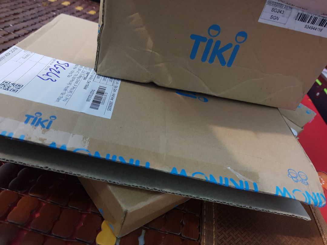 Trước đây mua sách tiki mình rất yên tâm. Vậy mà bây giờ thì hối hận dần đều quá. sách vừa bụi  vừa có nếp gấp và bẩn. Mình không cần tiki phải gọi điện lại xác nhận hay đề nghị đổi trả gì cả, (trước đây đã có 1 lần như vậy). Mình không có thời gian chực chờ gửi và nhận sách hoài được. Chỉ cần tiki xem lại vấn đề này với bên bán sách. thà không bán, hoặc ghi chú rõ tình trạng sách chứ đừng để đến khi khách nhận rồi mới biết là sách cũ/không được giữ gìn tốt ạ. xin cảm ơn !