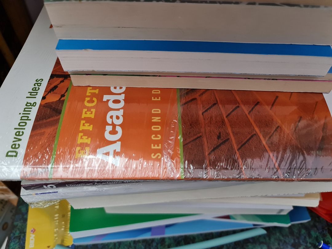 Bộ sách này rất hay, đầy đủ thông tin từ cách viết câu cơ bản, lên đoạn văn, lên cao hơn là bài văn và cuối cùng là một bài luận ở bậc đại học.
Sách đc giảm giá nhiều nhưng vẫn mới toanh. Cảm ơn nhà bán và Tiki giúp mình tậu đc sách rẻ :)