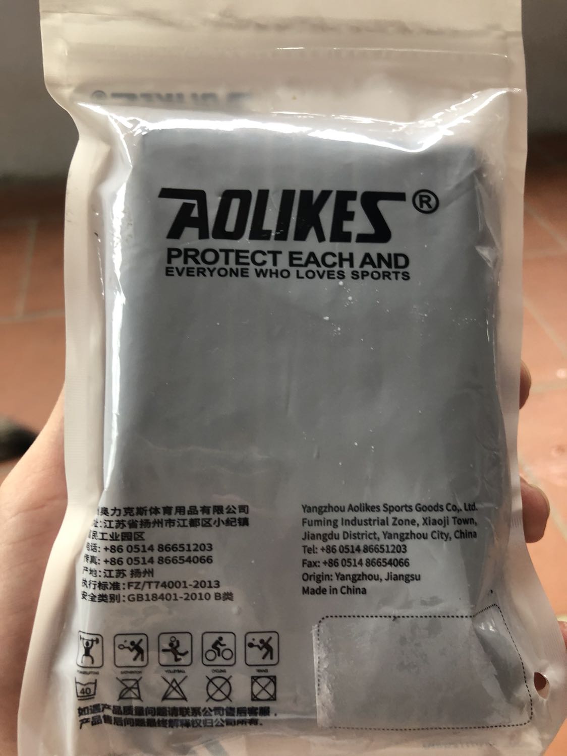 Băng tay rất chật, miếng dán may sát nhau nên khi băng không hề thoải mái. Cần khắc phục sản phẩm ngay và luôn nhé shop. Băng tay rất chật, miếng dán may sát nhau nên khi băng không hề thoải mái. Cần khắc phục sản phẩm ngay và luôn nhé shop.