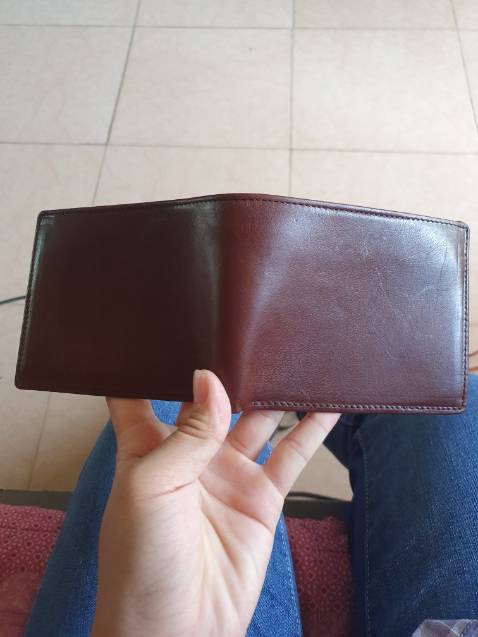 Ví đẹp, mịn, đường kim mũi chỉ rất là ok, shop có gửi kèm phiếu bảo hành với thư cảm ơn nữa