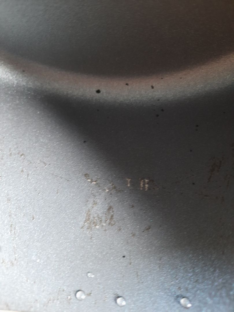 nồi mới mà bị trầy lớp chống dính, lúc nhận kiểm tra mình cứ nghĩ là vết bẩn hay bị keo dính, rửa sạch đc. nhưng mà bị trầy, mua hàng ở tiki nhiều rồi, lần này thực sự ko hài lòng chút nào.