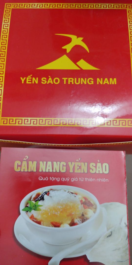 Yến sạch, nở nhiều, sợi dài, dai, ngon. Đúng yến nguyên chất, chưng lâu vẫn không bị tan và còn nguyên sợi. 1 tai mà nở cả tô, chưng đủ 4 người ăn.