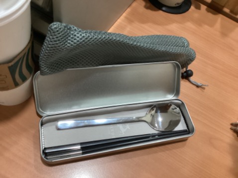 Đẹp lắm, cầm nặng tay rất thích, sang trọng, đem đi làm tiện lợi. Để làm quà tặng rất phù hợp Đẹp lắm, cầm nặng tay rất thích, sang trọng, đem đi làm tiện lợi. Để làm quà tặng rất phù hợp