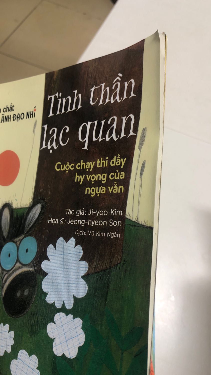 Không có bọc cẩn thận, sách bị cong mép