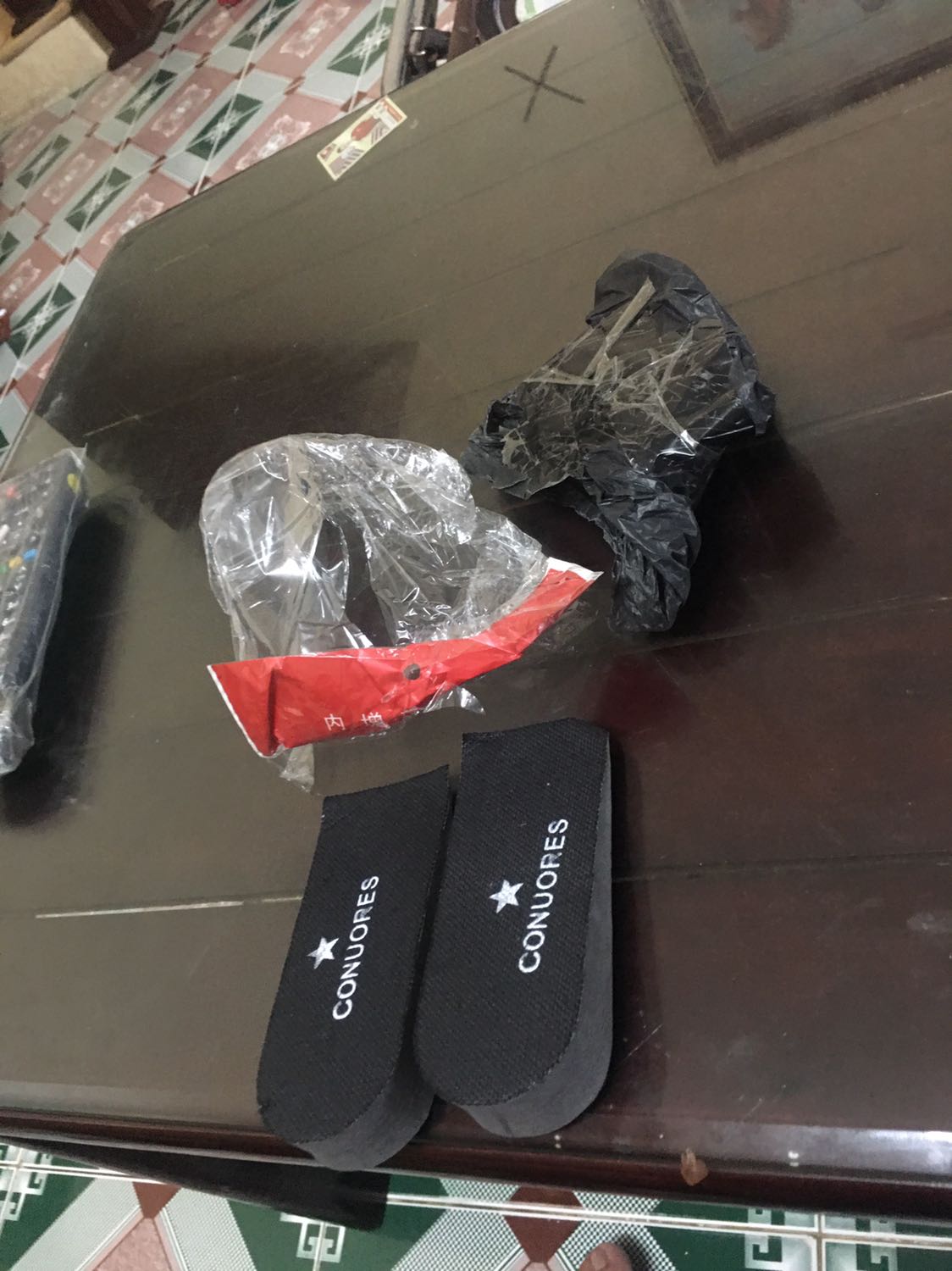 Đặt cái cân điẹn tử cầm tay mà TiKi giao cái gì vậy trời?