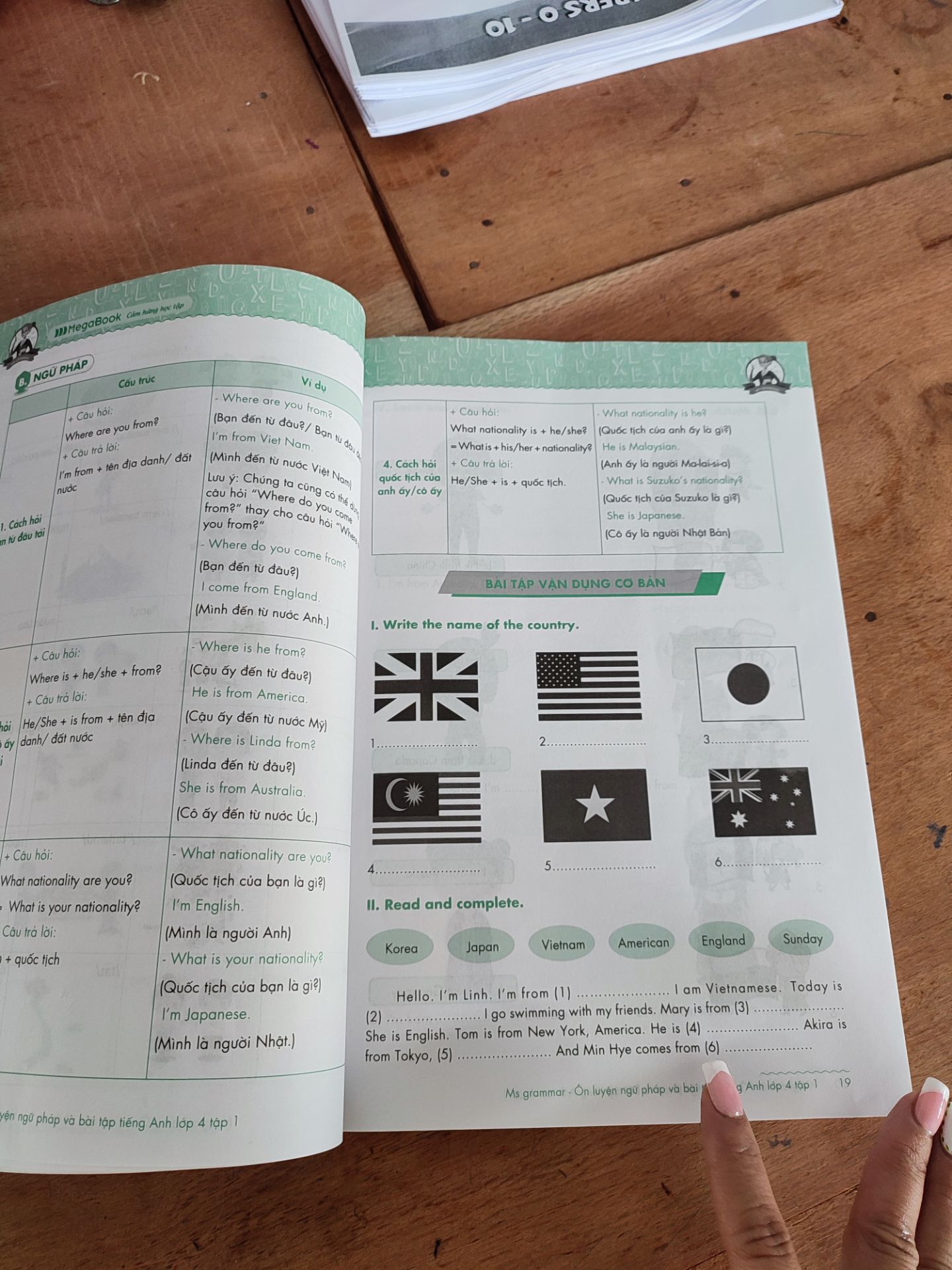 sách rất hay và đa dạng bài tập. có củng cố từ vựng và ngữ pháp. nên mua