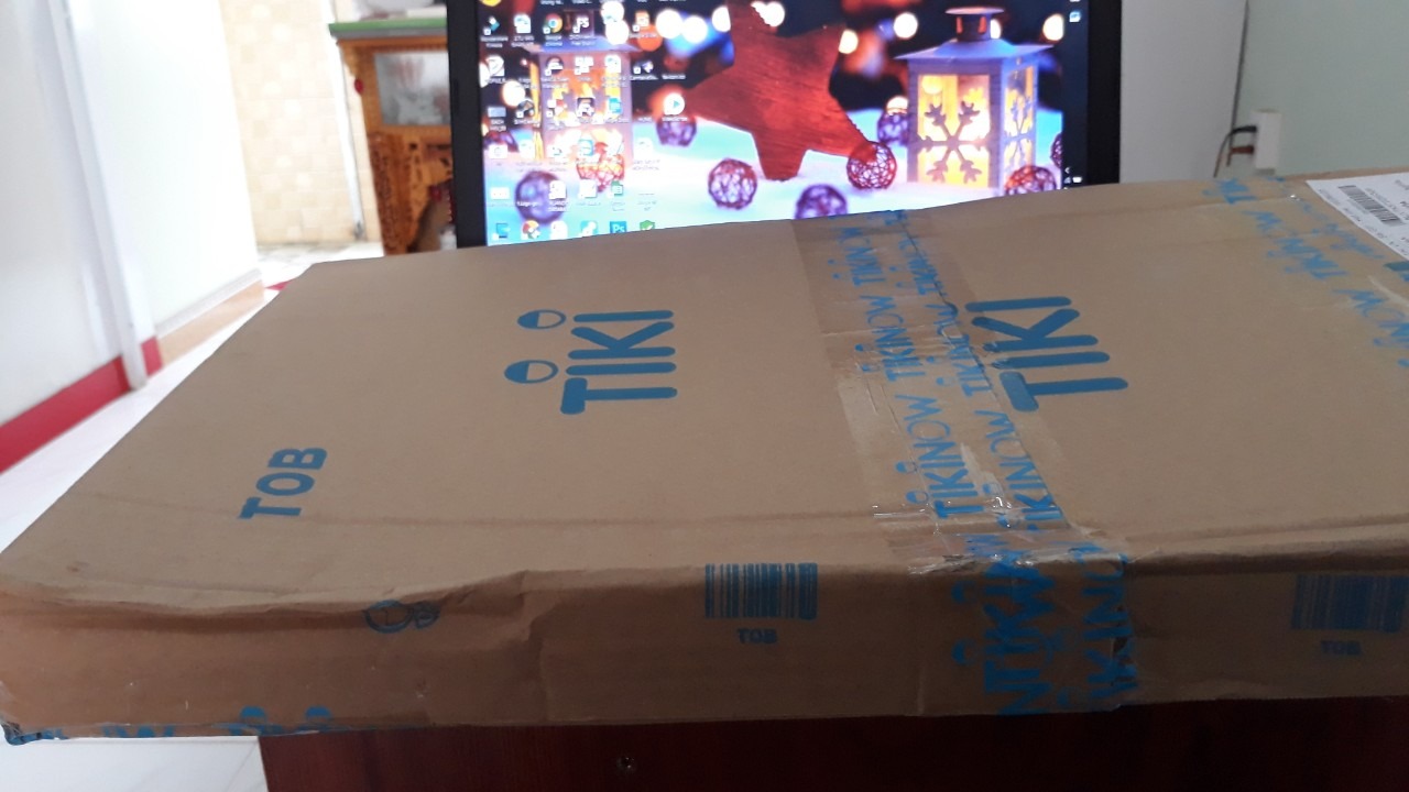 Công nhận là đã dùng qua vợt muỗi của nhiều hãng, nhưng đây là lần đầu sở hữu 1 em vợt muỗi cực kỳ chắc chắn, phần cán và phần vợt lắc không nhúc nhíc, dễ vợt, như đang cầm trắng phối đỏ khá hài hòa và đẹp, sản phẩm chính hãng của hãng Điện Quang, xứng đáng đồng tiền bát gạo các bạn ạ, mong hãng Điện Quang tiếp tục đi đầu về chất lượng tiếp nhé!