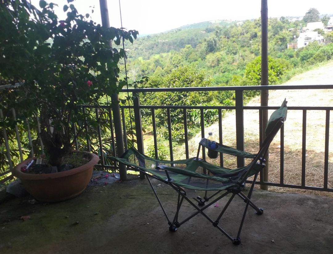 - Đúng như dự kiến, gọn nhẹ chắc chắn, thoải mái cho những chuyến đi dã ngoại!
- Khi gấp lại, đặt lên xe con rất gọn gàng
- Cả hai tư thế: Nằm, ngồi tựa, ngắm cảnh thiên nhiên, nhâm nhi ly cafe (ly phải rộng miệng) đều rất tuyệt
- Chỉ tiếc túi đựng chất liệu mong manh, màu đen xấu quá, giá túi sang, bền hơn, giá cao thêm một chút cũng được, vì ghế này cơ bản là cho vào túi mang đi theo những chuyến dã ngoại.
- Sẽ đặt thêm.
- Thank shop nhé!