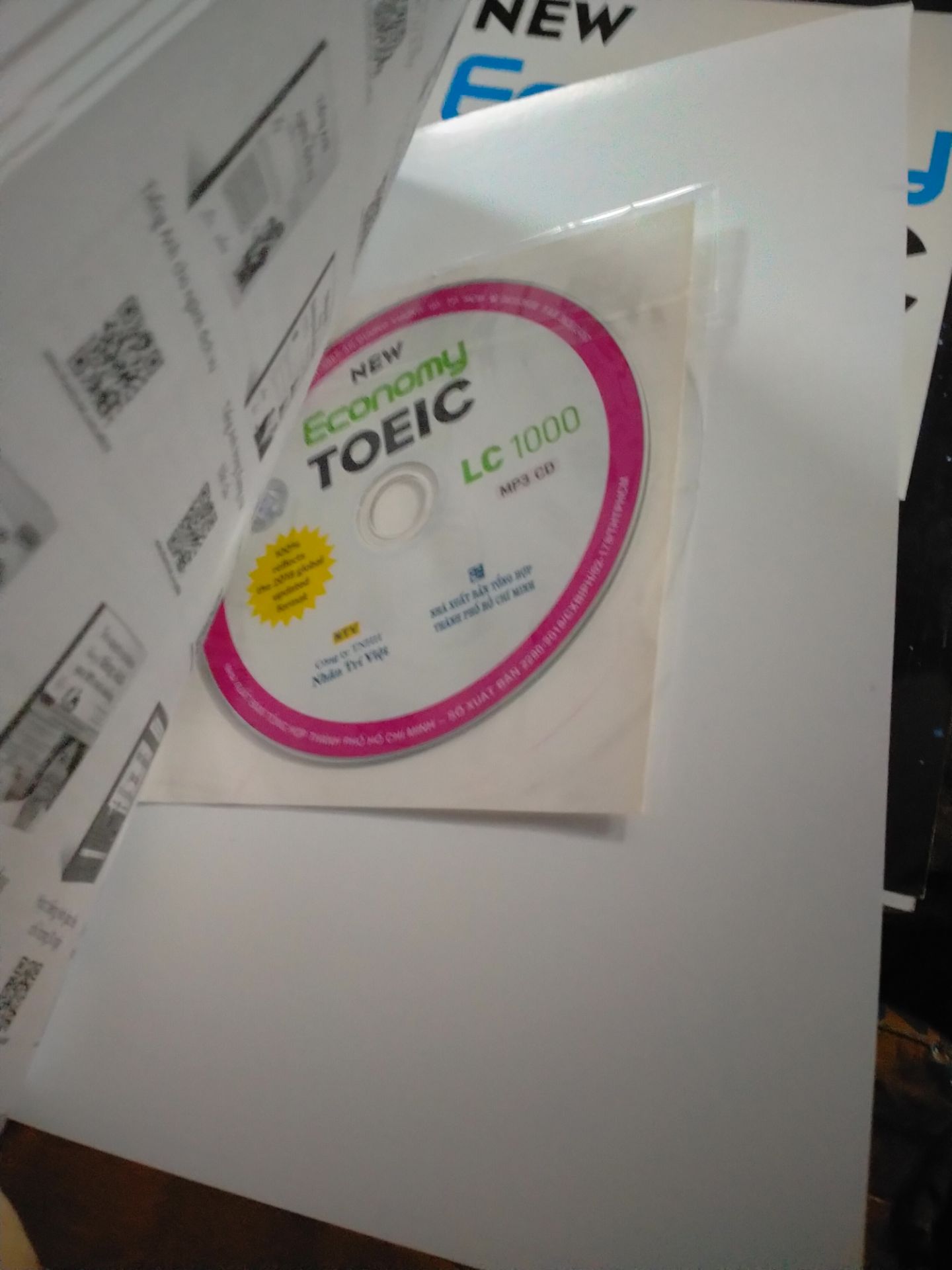 Sách rất đẹp nhaaa, giao hàng nhanh. Có kèm đĩa CD để nghe nhưng mà mình xài lap nên phải nghe bằng file trên mạng. Nhưng nội dung sách rất ok nha