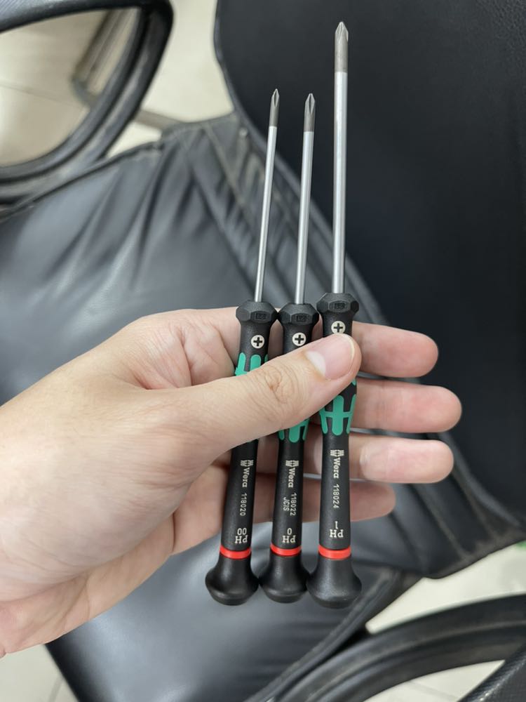 So sánh wera với PB thì wera ko đẹp bằng nhưng chất lượng rất tốt, rẻ hơn PB nhưng đầu vít xuất sắc, mua cây PB hơi hối hận