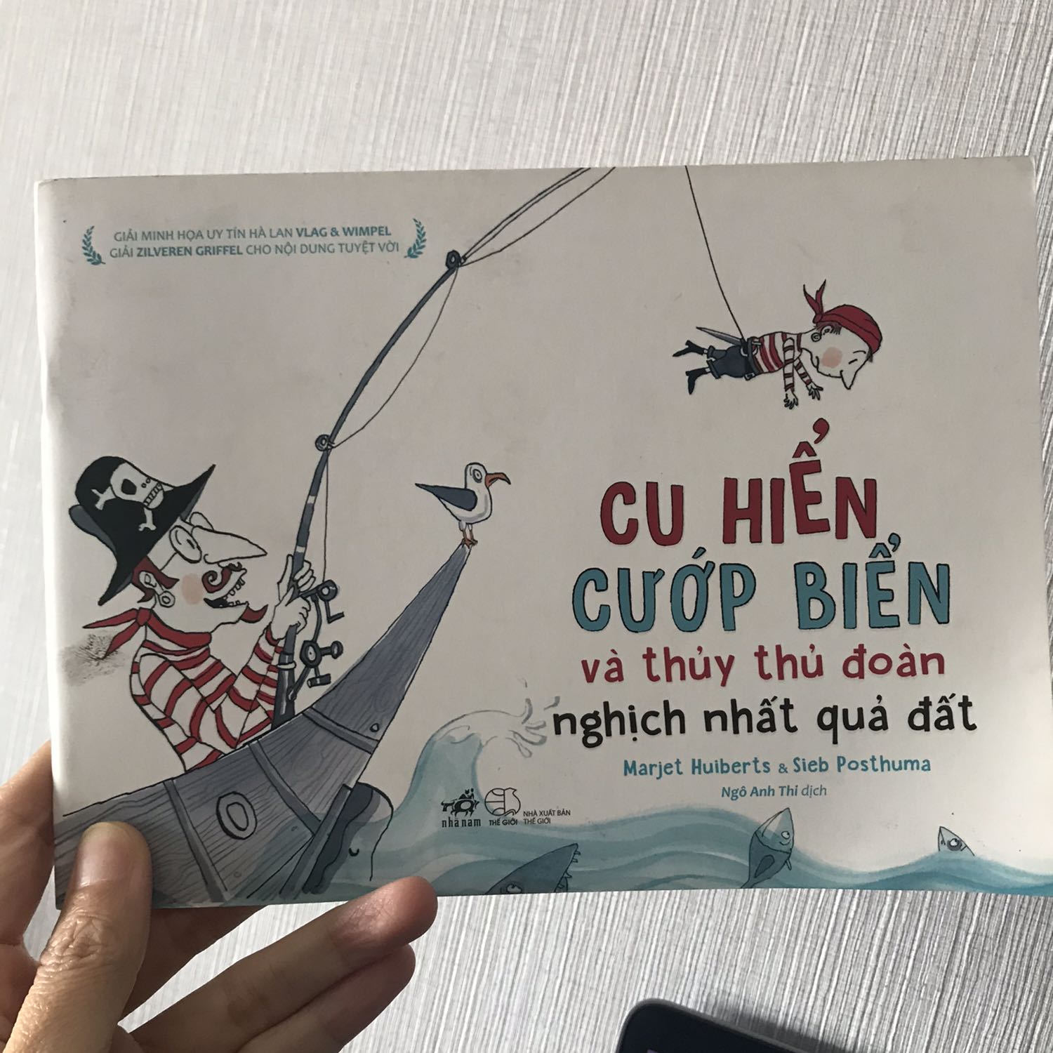 Truyện cho trẻ em ngày càng nhiều nhưng thơ thì không nhiều lắm, truyện thơ càng ít hơn.
"Cu Hiển cướp biển và thuỷ thủ đoàn nghịch nhất quả đất" rất dí dỏm, hóm hỉnh và đặc biệt là kể bằng thơ nên rất hấp dẫn với các bạn nhỏ.