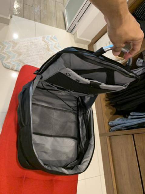 Balo đẹp lắm shop. Laptop mình to 17.3 inch may vẫn vừa luôn. Bên trong còn rất nhiều ngăn rất tiện vì mình hay đi công tác. Tks shop. Rất hài lòng