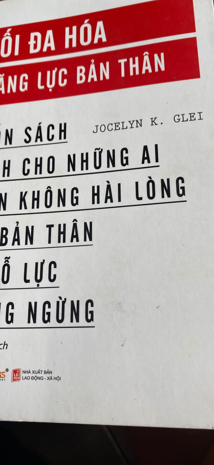 Sách trông hơi cũ và bị lỗi! Mình hông thích điều này ?
