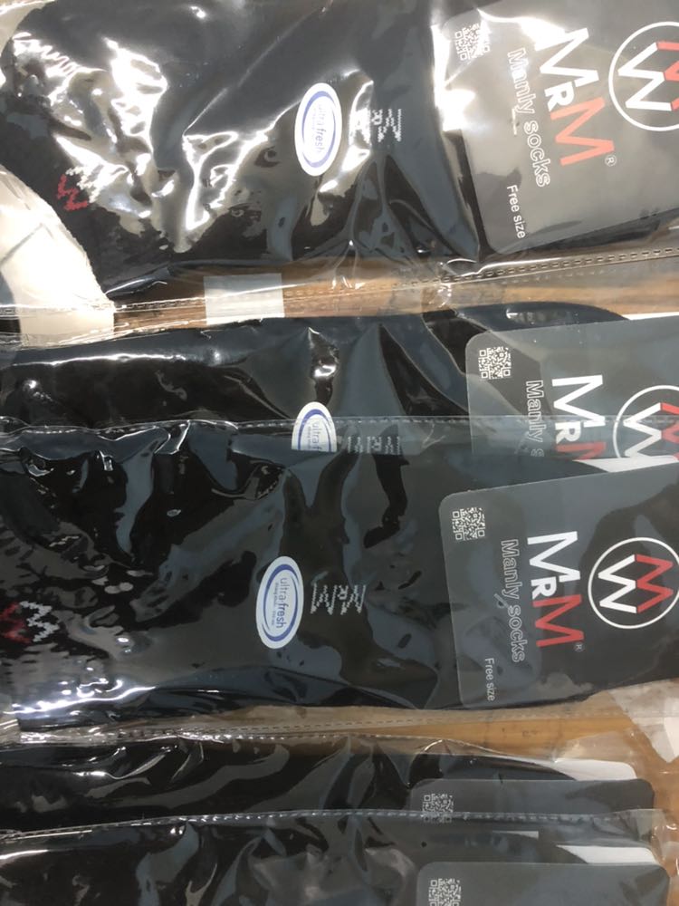 Lần đầu mua quần cho ông xã dùng thử thấy chất lượng tốt, dùng cũng rất bền  3 4 tháng mới phải thay 1 lần. Lần này mua luôn cả box gồm cả áo thun, quần đùi, vớ. Rất hài lòng cách đóng gói, hộp sang đẹp. Hãng mrm chất lượng tốt nhất so với các shop từng mua trên tiki, giá có max hơn xíu nhưng tiền nào của đó. Ông xã mình rất thích dùng đồ của shop, cảm ơn shop nhiều ạ.