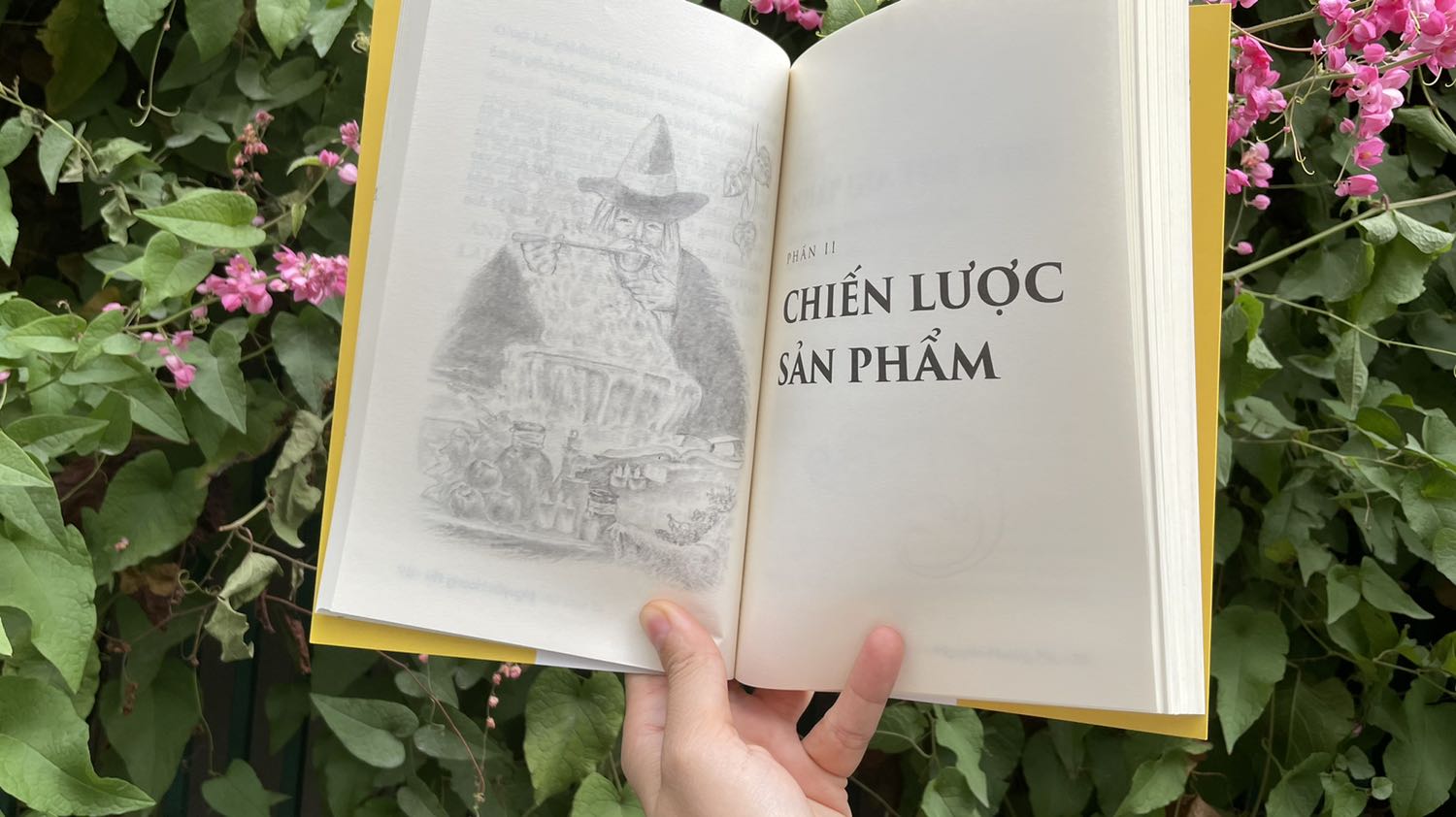 TikiNow Giao hàng nhanh cực, tác giả vừa đăng bài giới thiệu sách là mình đặt mua ngay. mới đặt hàng xong ngồi chờ Grabfood giao cơm trưa mà sách đã tới. Sách hướng dẫn các tư duy cốt lõi khi kinh doanh online trên sàn Việt Nam, rất phù hợp trong giai đoạn này. Vừa xem qua mục lục thì thấy nhiều mục có giá trị tham khảo cao, hình vẽ rất đẹp. Đóng gói chỉn chu.