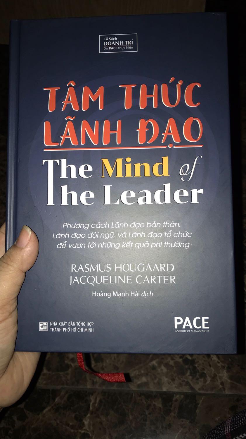 Tiki giao hàng rất nhanh, chỉ trong 24h đã nhận được sách. Sách được đóng gói cẩn thận. Về nội dung thì sách do 1 người anh lớn trực tiếp biên dịch nên rất yên tâm. Bản thân rất háo hức khám phá nội dung cuốn sách.