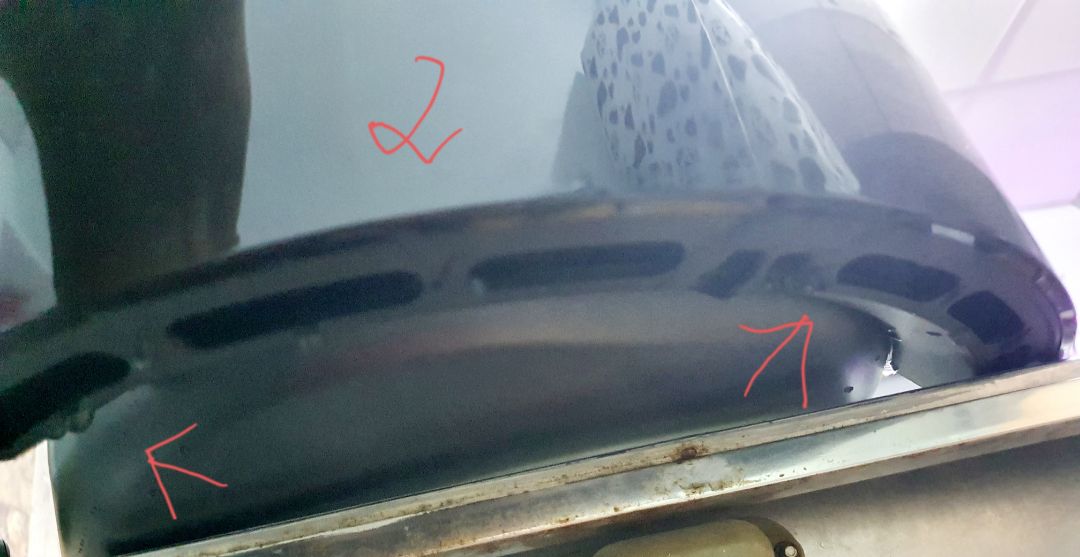 Mình có trả nghiệm tệ, về cả sản phẩm của Lock&Lock, lẫn dịch vụ của Tiki.
1. Sản phẩm (sp):
a. Đáy nồi có ốc bị rỉ (h1), thử thưởng tượng thức ăn dính phải
b. Ốc đó không kín. Dầu mỡ lúc nấu vô tình bắn vào, hay khi ngâm nước cho dể rửa, nước/dầu mỡ lọt qua ốc, men qua phần trung gian giữa mặt nồi & lớp nhựa giữ nhiệt (h2) - 2 phần này không tháo rời được, Vi khuẩn & cả kiến, côn trùng làm tổ ở đó. 
Bạn ăn có ngon khi miệng bát cơm mình toàn vi khuẩn?
Có up hình. Mọi người tham khảo trước khi mua sp.
Mọi thứ sẽ êm đềm, nếu Lock&Lock chịu lắng nghe, kiểm tra kỹ sp khi trả lời KH. Cuối cùng, 1 nhãn hiệu (hoặc người kiểm duyệt) bảo thủ thì khách hàng là người chịu thiệt. (Ảnh biên nhận) 

2. Dịch vụ Tiki:
Từ lúc mình nhận hàng: 10/10. Tới lúc trả sp nhờ kiểm tra. Tới nay mới nhận được để xem lại. Gần 1 tháng, mới dùng sp được 3 ngày.
c. Chậm: gần 1 tháng giải quyết. Chưa kể giờ bắt đầu yêu cầu hoàn tiền - không biết có sang năm sau không?! - giờ mình mất tin tưởng.
d. Không đưa đủ thông tin: gọi tổng đài 4 5 cuộc hỏi khi nào có kết quả, khi có rồi thì khi nào nhận dc lại hàng... tổng đài cũng ko trả lời được. 

Mình viết với tinh thần góp ý, cầu thị. Tiki hỗ trợ giải quyết nhanh hoàn tiền để mình mua sp khác. Cảm ơn nhiều,