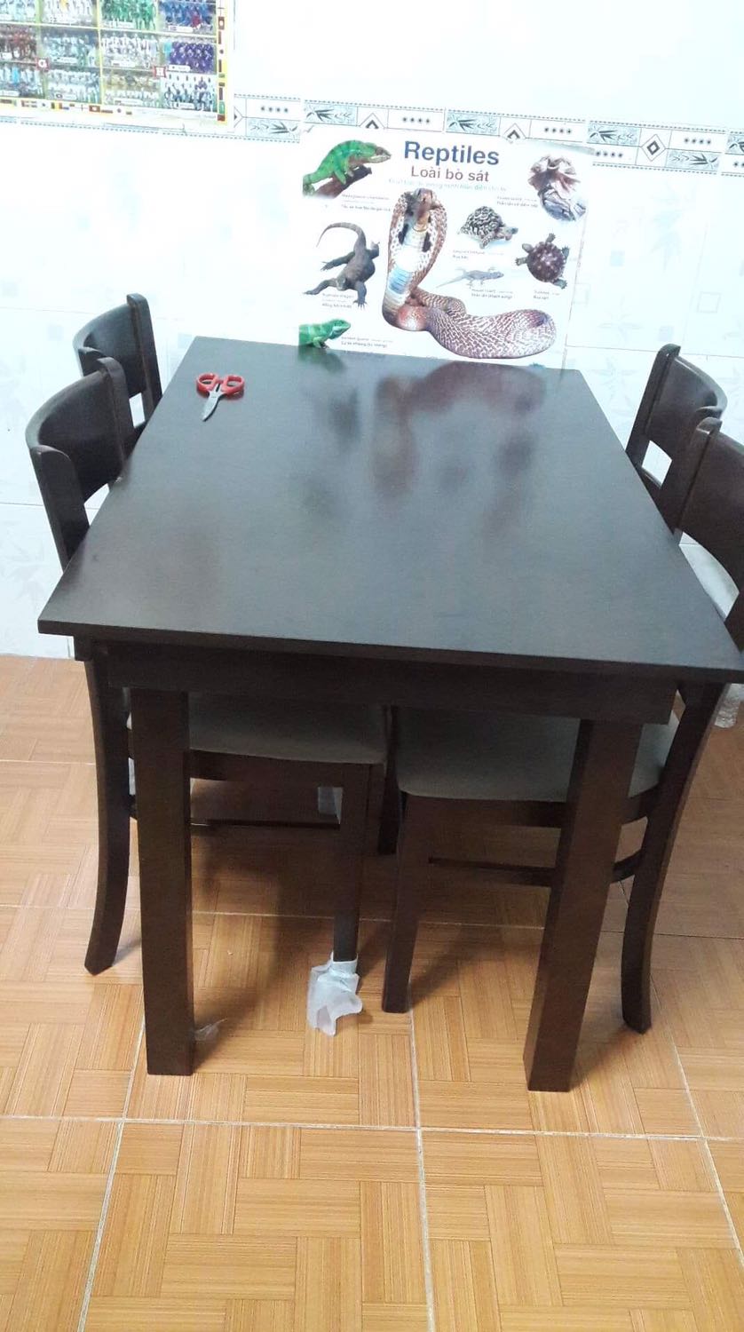 Giao hàng không đúng như hình ảnh mô tả. Đặc biệt tấm nệm dưới thì màu trắng rất không hài lòng