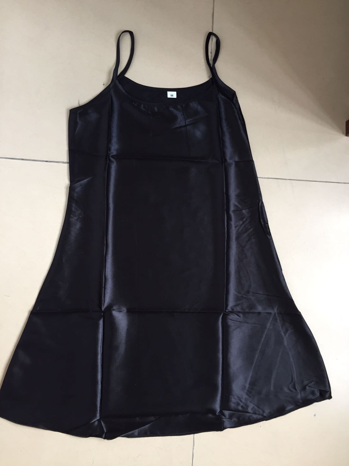 Đầm ngủ không như hình. Đề nghị tiki kiểm tra lại sản phẩm trước khi đóng gói giao cho khách . Nếu kinh doanh kiểu này lâu ngày cũng bị khách quay lưng. Tôi đề nghị trả lại sản phẩm này