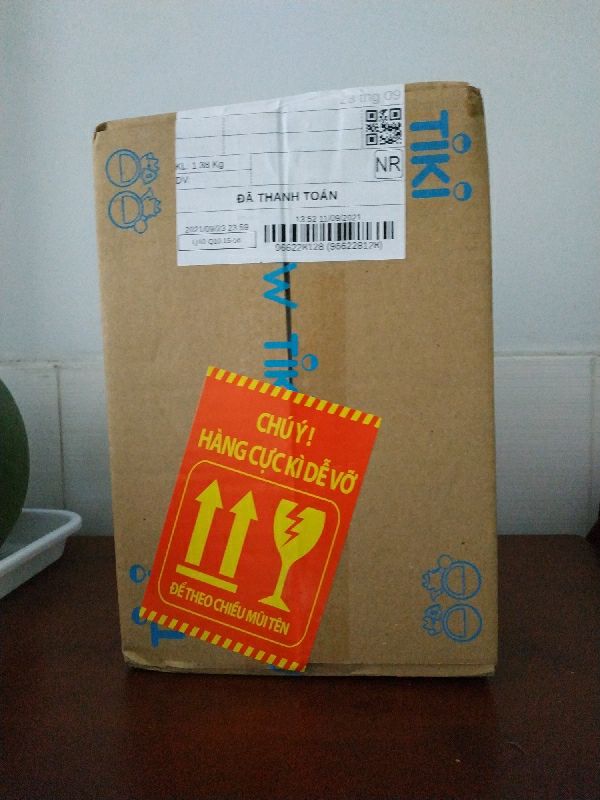 Giao hàng rất nhanh, cẩn thận (đặt đúng chiều mũi tên); đóng gói kỹ; mật ong thơm ngon, đúng mật ong nguyên chất vì không bị loang ra trên giấy thấm.