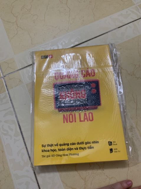 Sách được bọc cẩn thận là mình rất ưng rồi, Tiki Now giao chỉ trong chưa đầy 2 tiếng thì còn ưng hơn nữa, mình sẽ đọc sách và hi vọng sặc mang lại nhiều kiến thức về QC nhiều hơn 🤩 sách đẹp chắc tay là có thú đọc rồi á