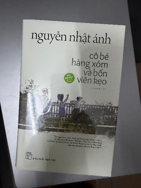 Sách đẹp, chất lượng 
Được tặng thêm hộp bánh thật bất ngờ