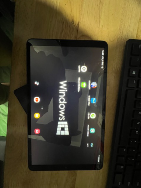 Gói hàng, giao hàng ok
Mình chỉ khá thấy vọng về màn hình mặc dù đã có chuẩn bị.
- Độ sáng , màu Sắc chấp nhận được, quá trình xem phim hay video cũng đến nỗi tệ tuy nhiên :
-  Hiện tưởng hở sáng là thấy rõ 
Không biết có phải do sản phẩm lỗi không ?
Lưu ý : Hình đính kèm mình chụp đêm nên thấy khá rõ. Thực tế bên ngoài không tệ đến vậy Gói hàng, giao hàng ok
Mình chỉ khá thấy vọng về màn hình mặc dù đã có chuẩn bị.
- Độ sáng , màu Sắc chấp nhận được, quá trình xem phim hay video cũng đến nỗi tệ tuy nhiên :
-  Hiện tưởng hở sáng là thấy rõ 
Không biết có phải do sản phẩm lỗi không ?
Lưu ý : Hình đính kèm mình chụp đêm nên thấy khá rõ. Thực tế bên ngoài không tệ đến vậy