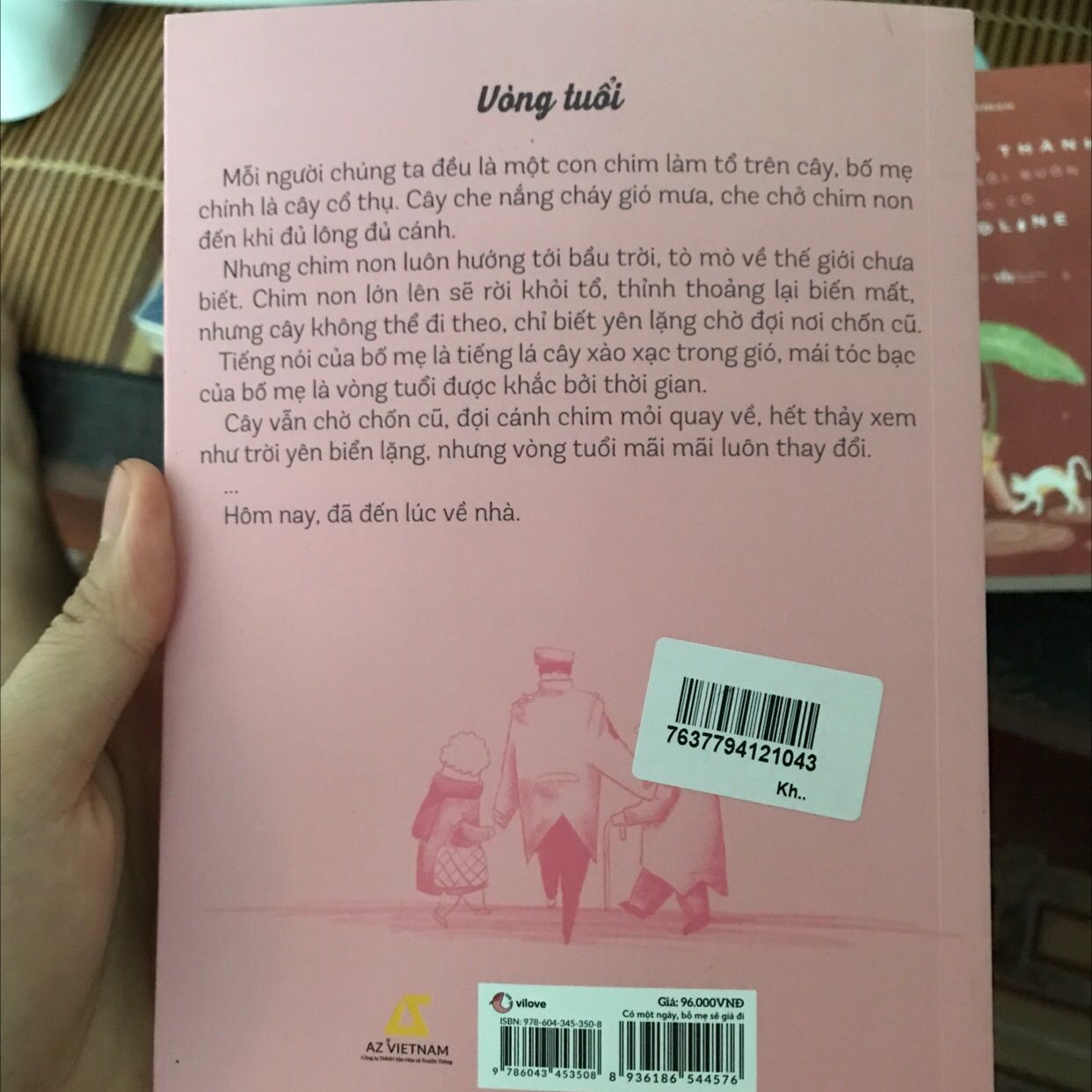 hàng bọc không cẩn thận lắm và cũng không có bọc cho từng quyển sách nên khi về đến tay mình thì kiểu bị ẩm ý nên sách hơi dính bẩn và các trang sách cũng hơi cong nữa sách cũng nhỏ hơn mình nghĩ mong lần sau sách sẽ dc bọc kĩ hơn hàng bọc không cẩn thận lắm và cũng không có bọc cho từng quyển sách nên khi về đến tay mình thì kiểu bị ẩm ý nên sách hơi dính bẩn và các trang sách cũng hơi cong nữa sách cũng nhỏ hơn mình nghĩ mong lần sau sách sẽ dc bọc kĩ hơn