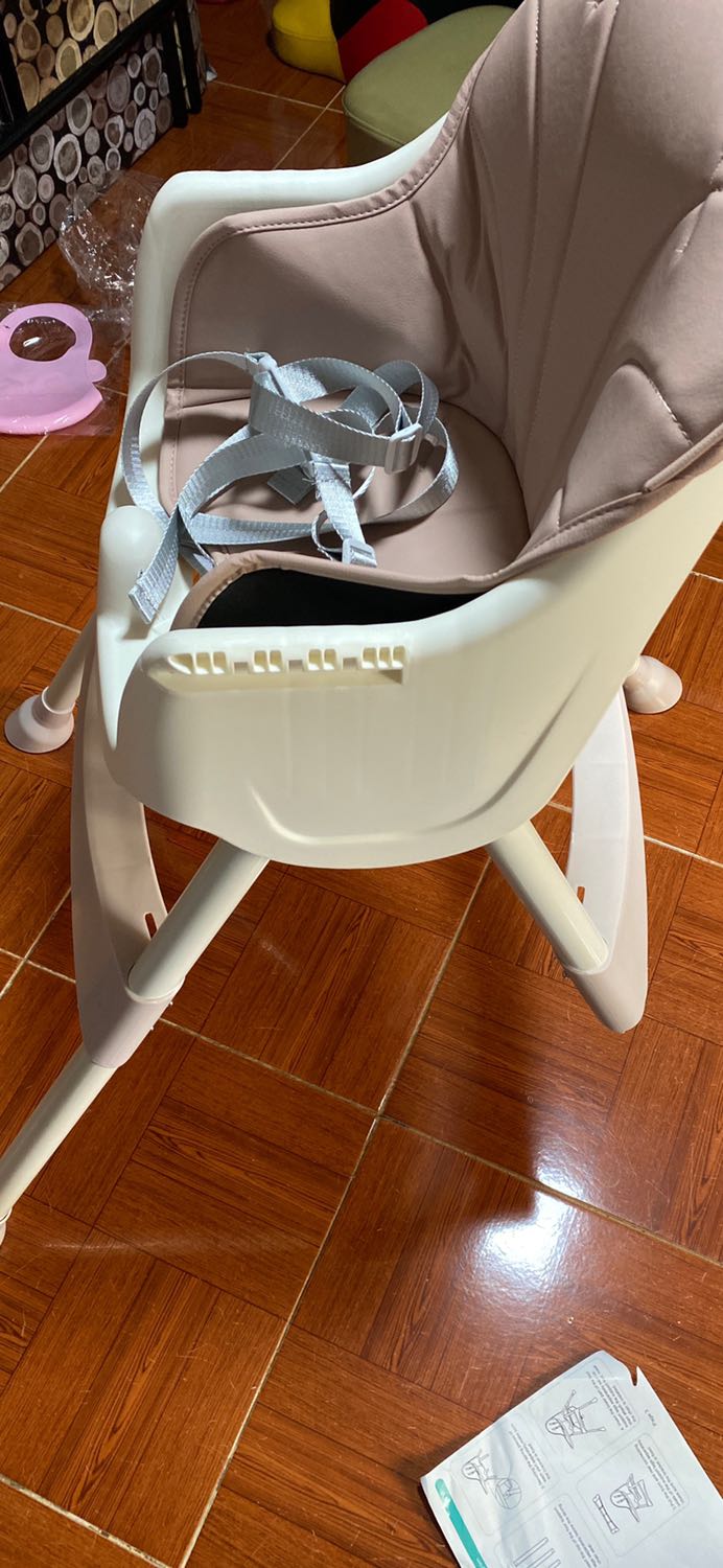 Còn 1 chân ko gắn vô đc vì làm bị lỗi ko đều.chân gắn bị to. Bây giờ chả biết làm sao nửa. Nhận được ghế mới mở ra ưng lắm đến lúc ráp thì hết sức bực bội.