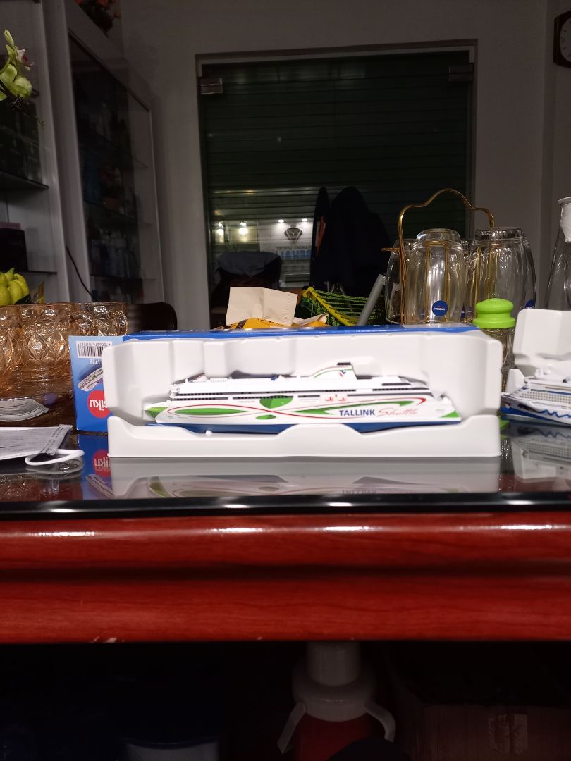 giao hàng nhanh chóng, sản phẩm đẹp, hàng như mới, đóng gói hàng kĩ càng, cực kì ưng shop. Hôm nào cí dịp ủng hộ shop