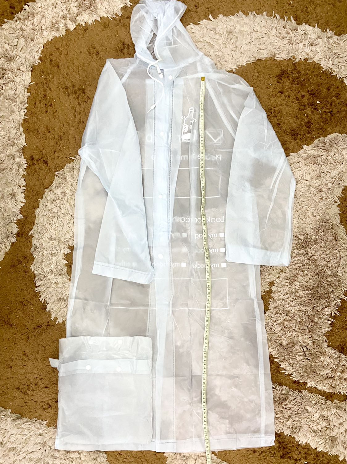 Thiết kế đẹp, chất liệu nhựa tốt, giá hợp lý, rất đáng mua. Mình xui quá, cái nút trên cùng bị hư, coi như ko xài được vì hở cổ quá rộng.