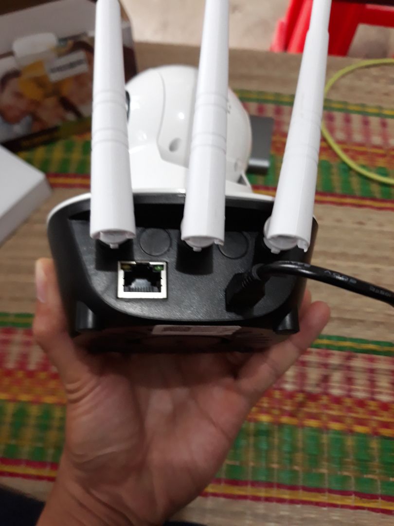 thiết bị không giống mô tả không có khe cắm thẻ nhớ nguồn lúc nhận lúc không,mối giáp hở nhiều