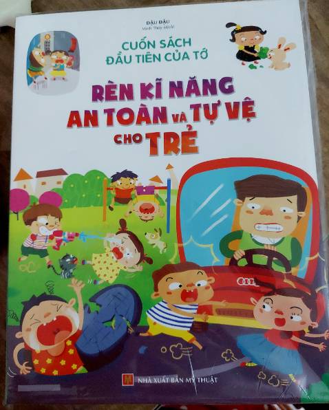 Sách đẹp, màu sắc tươi sáng, Tiki giao đủ và đúng sách mình đã đặt.